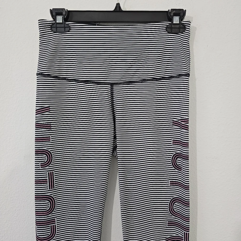 Victoria Secret Sport Knockout  Leggings Women's Small - Picture 2 of 4